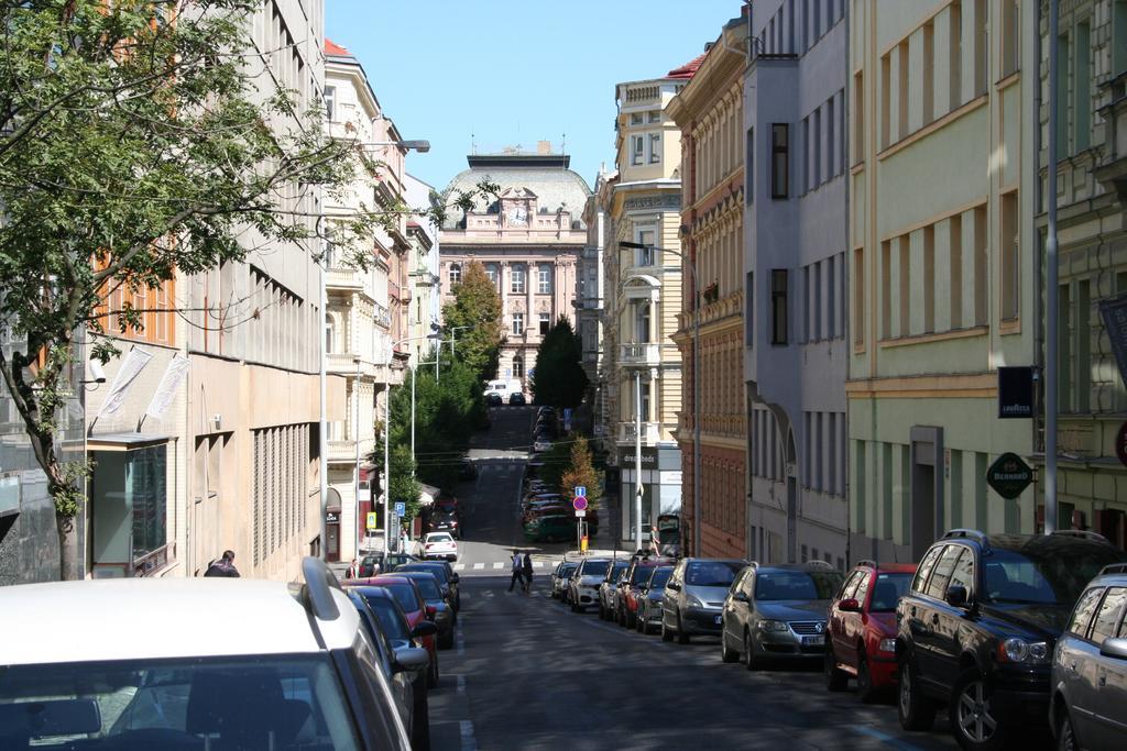 Apartment Balbinova Prag Exteriör bild