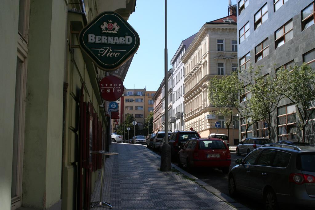 Apartment Balbinova Prag Exteriör bild