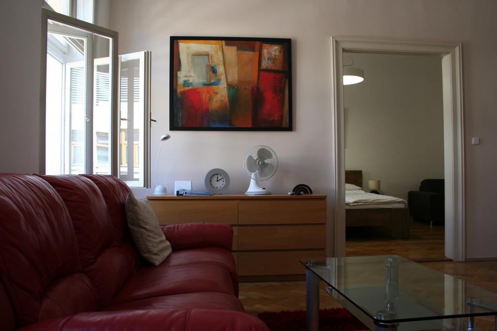 Apartment Balbinova Prag Exteriör bild